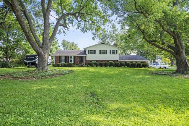 183 Woodlark Road, Versailles